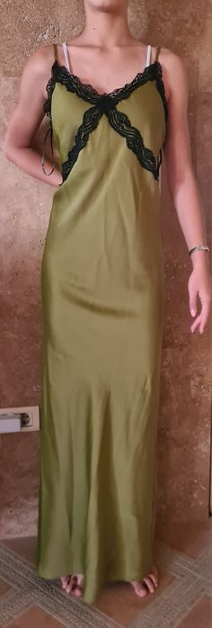 зелена сатенена рокля M