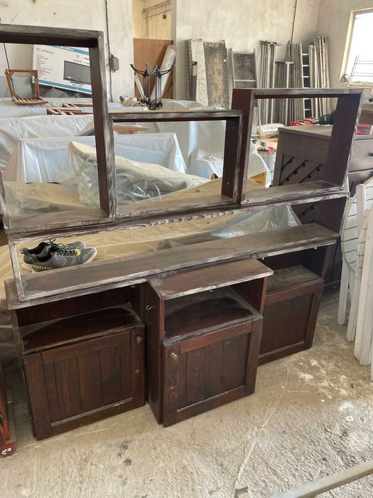 Стелажи за стена  и обзавеждане за бар