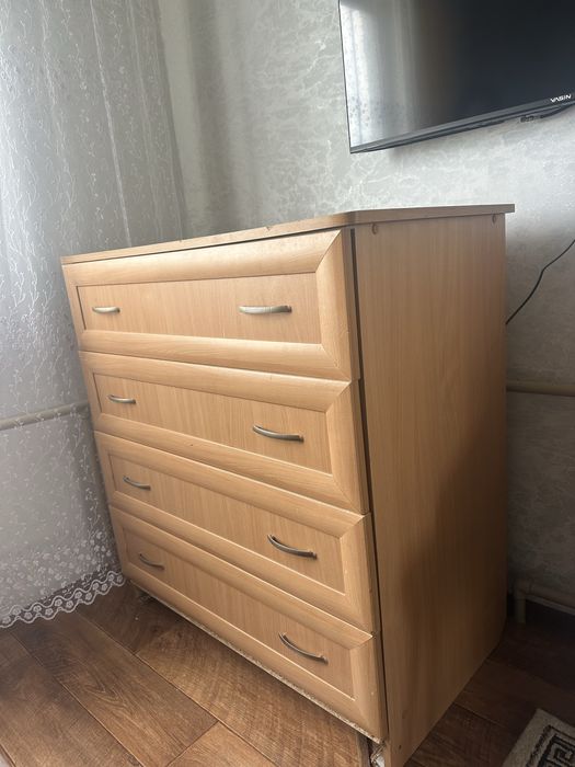 Комод в светло коричневом цвете