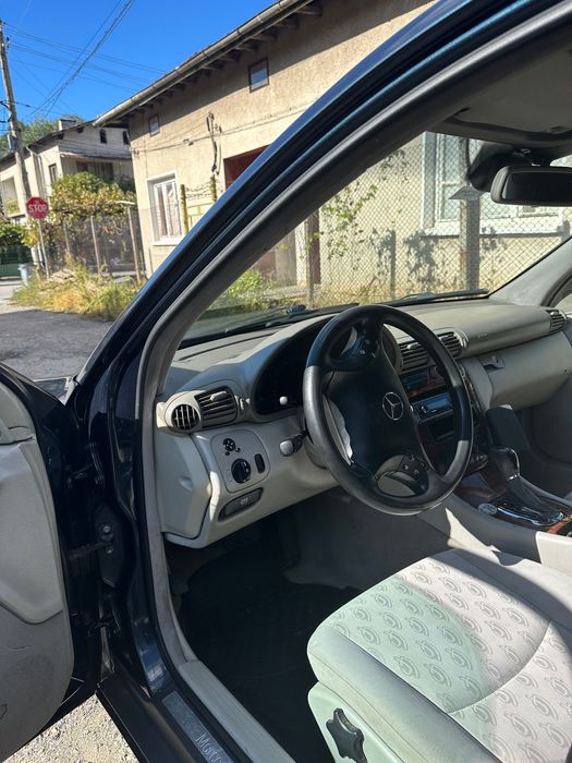 Мерцедес с220 2001година