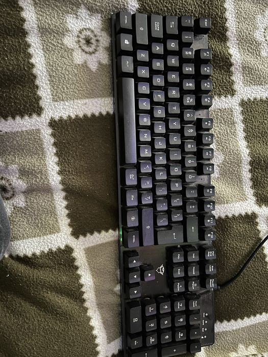 Продавам гейминг клавиатура