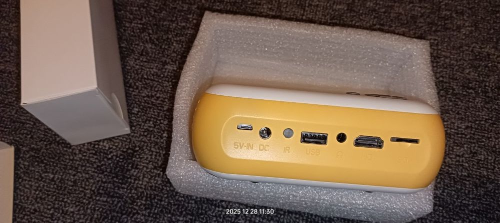 Mini proiector de cameră