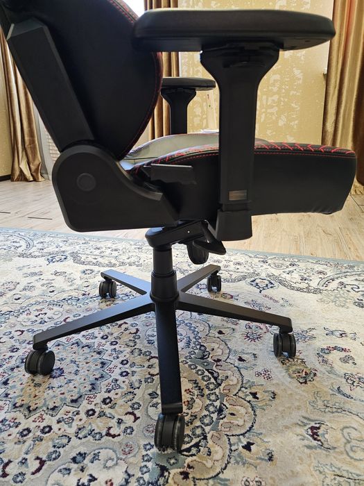 Игровое кресло Dxracer Craft