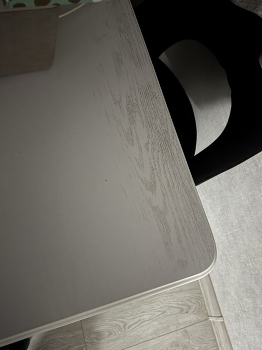 Стол обеденный без стульев