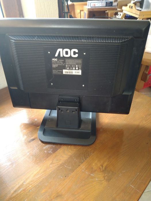 Продавам монитор AOC 19 инча