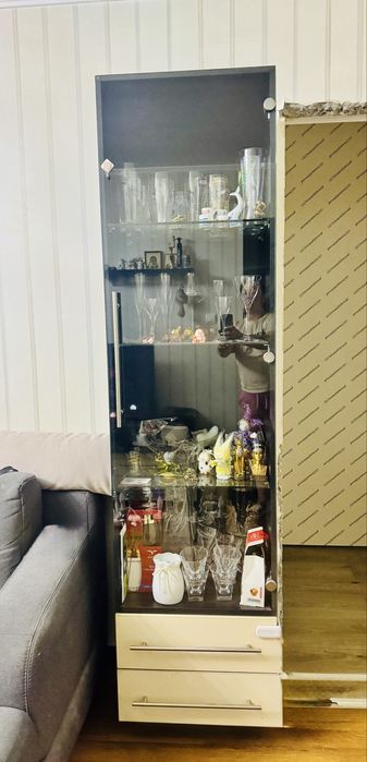 Продам Тумбу под ТВ и буфетный шкаф