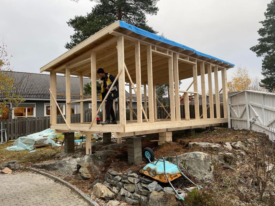 Constructi case la rosu cabane pavaje acoperise etc