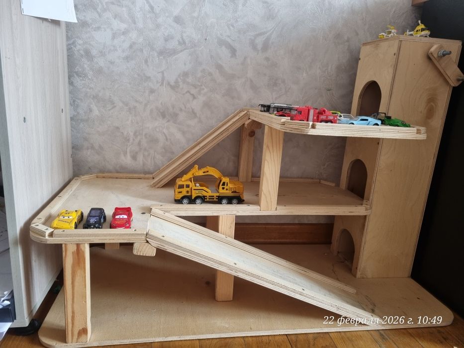 Продам парковка для машинок