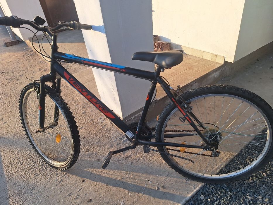 Vand trei biciclete
Venture 500 lei 26 inc
Velros 600 lei aluminiu 24 ich
BMX 700 lei