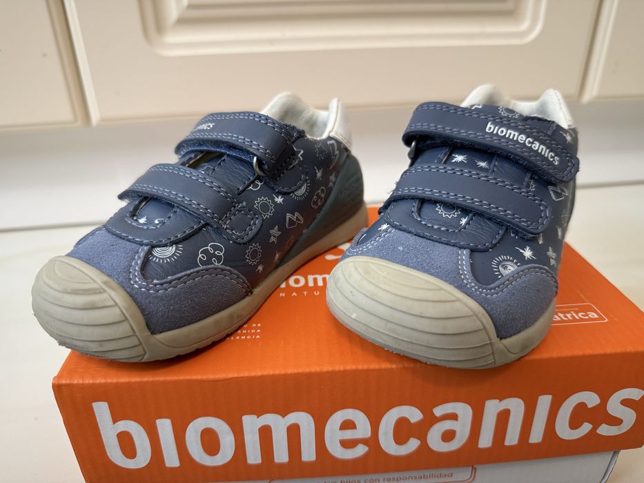 Papuci biomecanics nr 25