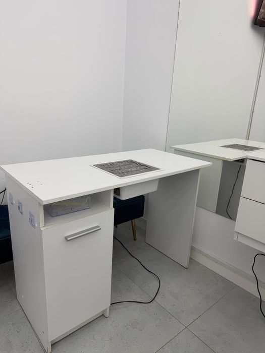 Vand masă de unghii cu aspirator incorporat