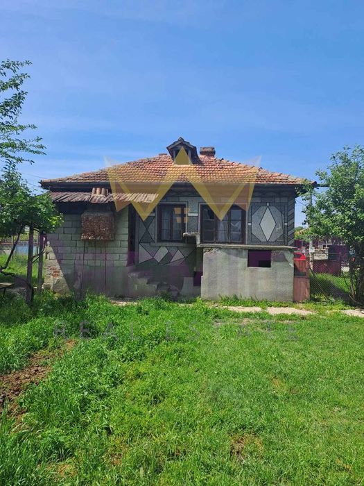 Къща в Варна, област-с.Пчелник площ 80 цена 40000