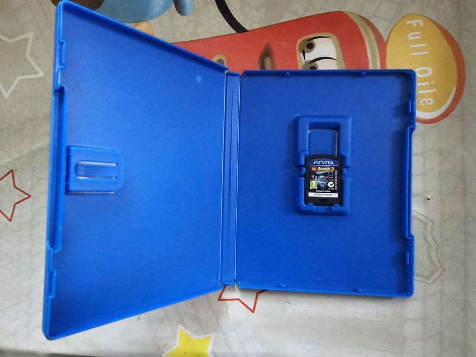 Vând Minecraft, lego movie, batman 3 pentru playstation ps vita