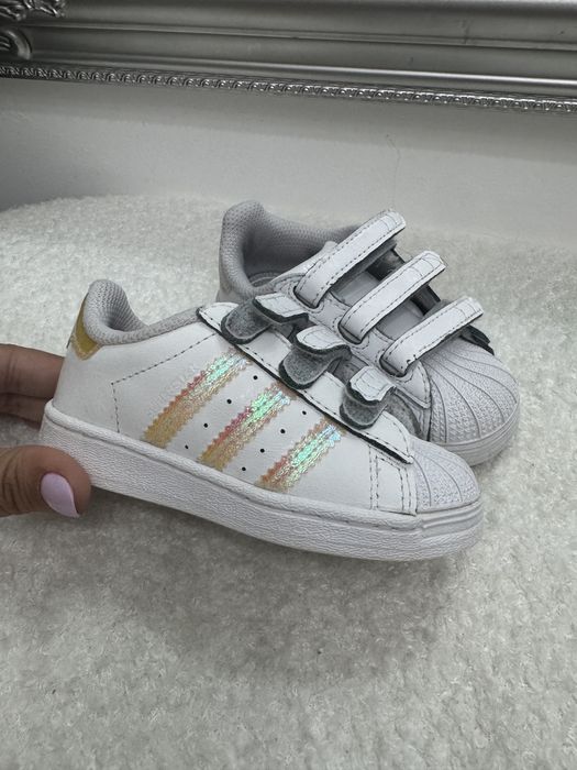 Adidasi superstar fetite