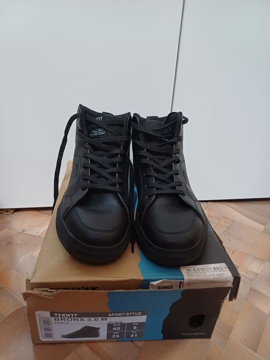 Продам осенние ботинки