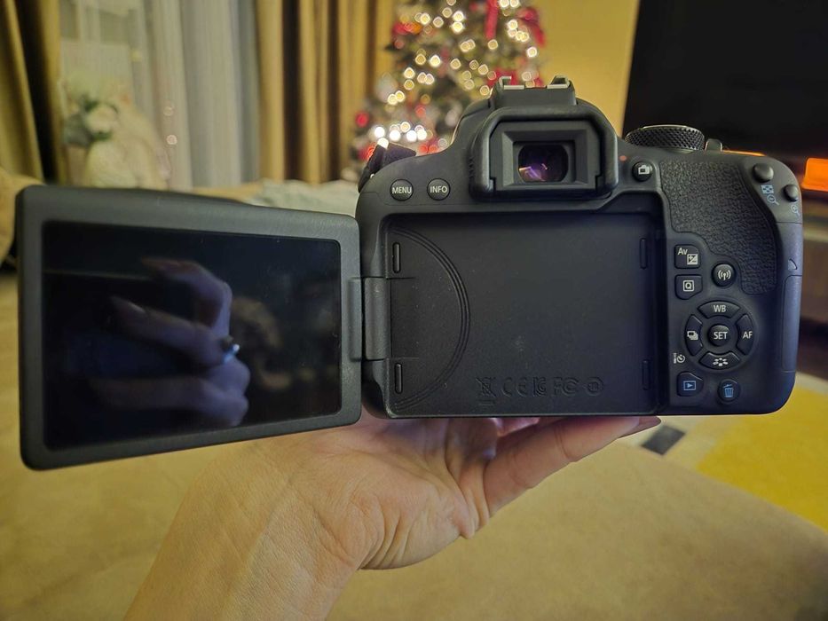 Canon EOS 800D + card + Geanta