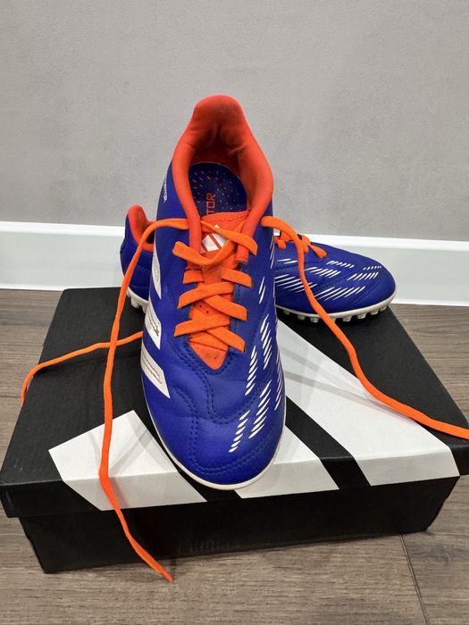 Продам сороконожки Adidas