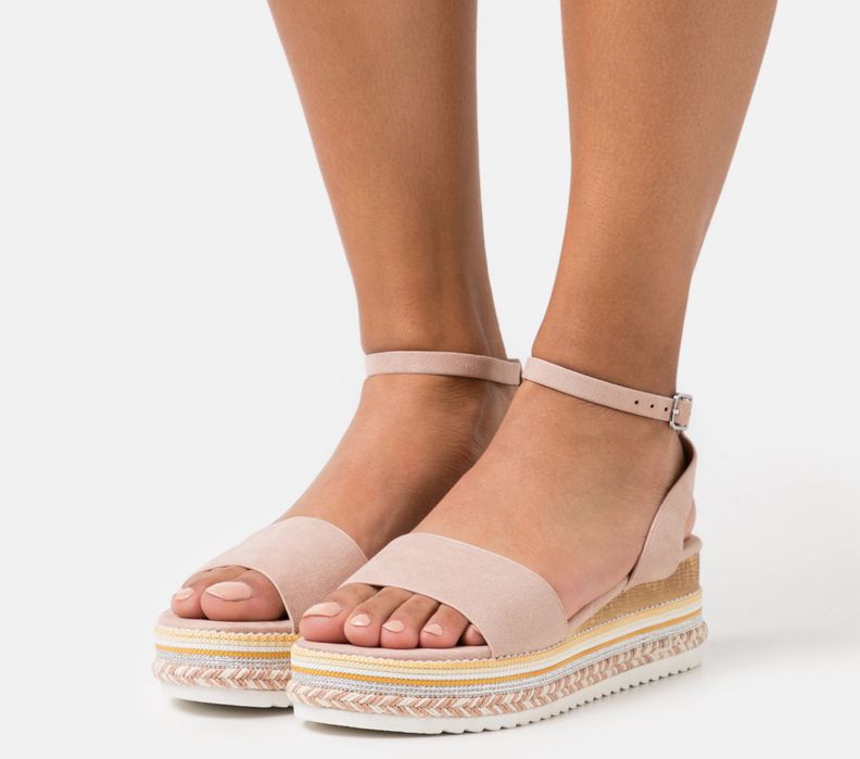 Sandale cu platforma roz pal marime 35