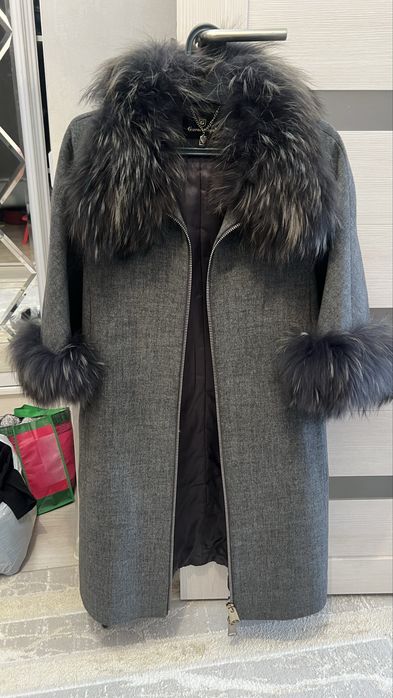 Продам пальто, куртки, платья