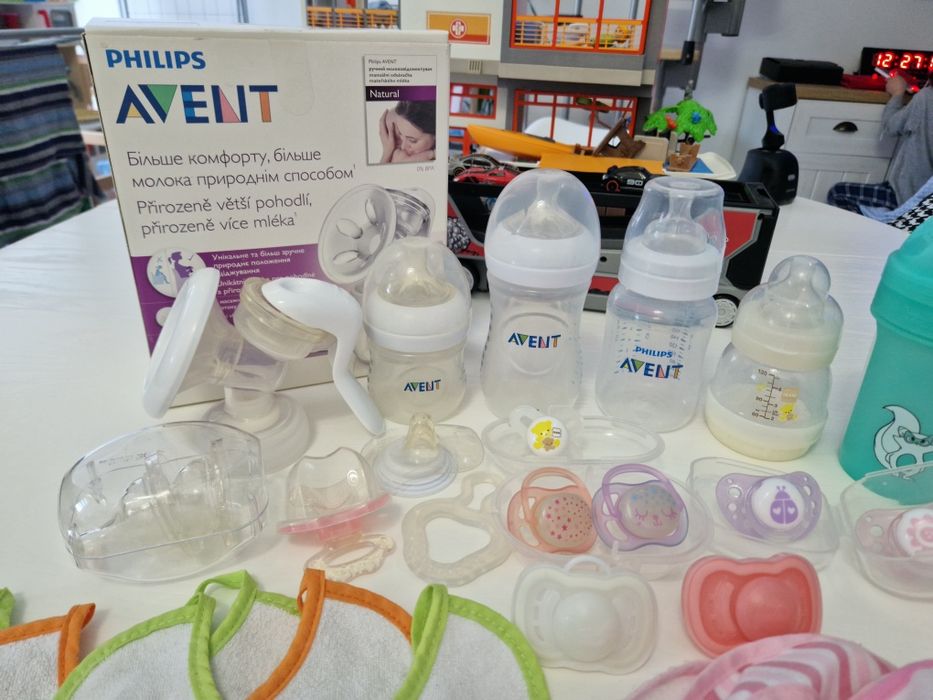 Pompa Manuala  Avent Philips  + biberoane avent + suzete  Chicco