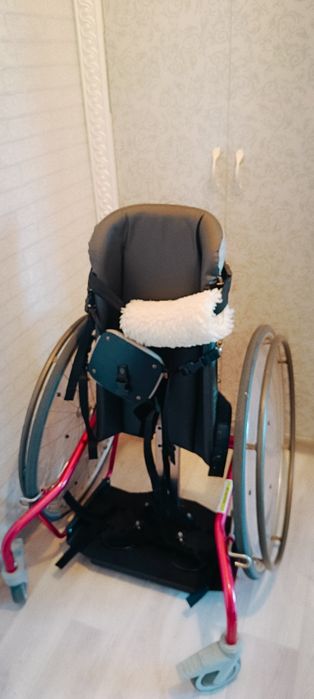 Вертикализатор на колесах для прогулок