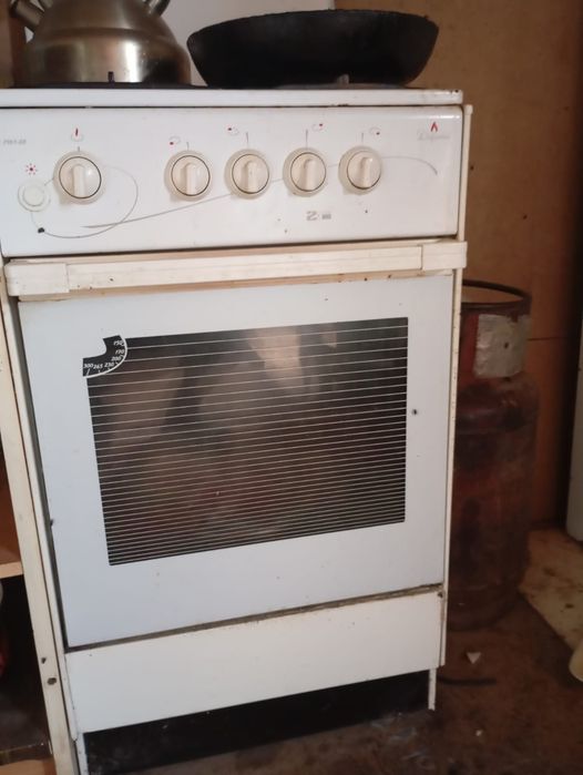 Продам газовую плиту