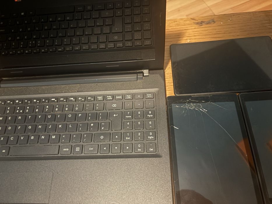 Laptop Lenovo + 2tablete defecte – bune pentru piese