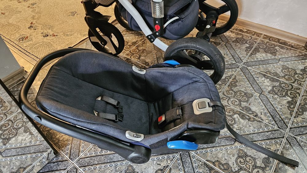 Продам срочно коляску Adamex!