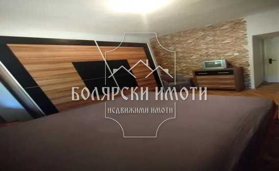 Дава се под наем Четиристаен апартамент в Велико Търново, Център - 120 кв.м за 399 € - Снимка #2