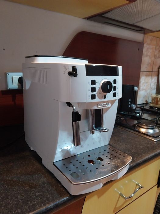 Vând Espressor automat De'Longhi Magnifica S ECAM 22.110.W