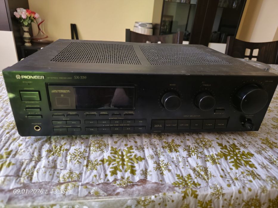 Усилвател с вградено радио Pioneer