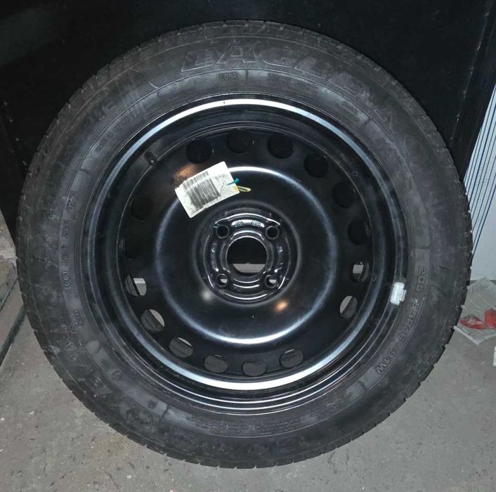 Пълноразмерна резервна гума с джанта