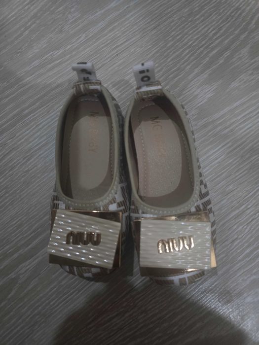 Продам туфельки на девочку