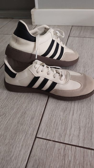 Кроссовки весенний