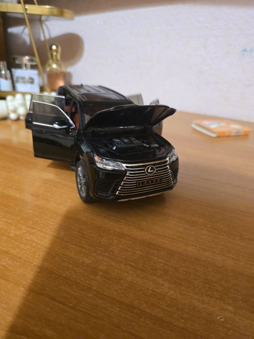 Продам модельку Lexus  lx600