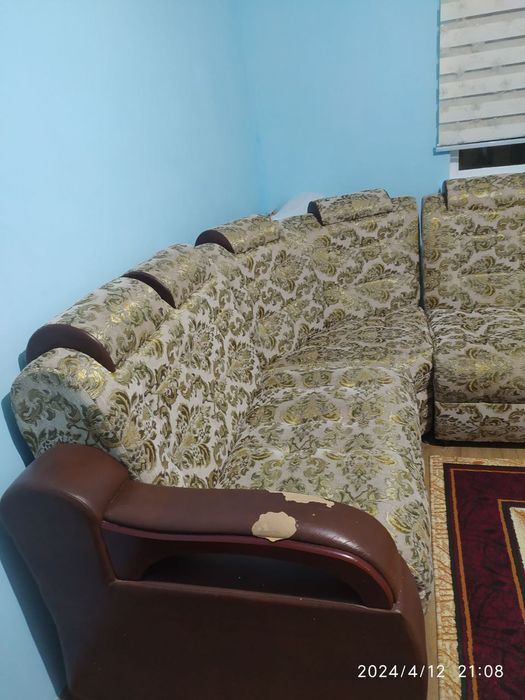 Угалок с столом в хороший состаяние