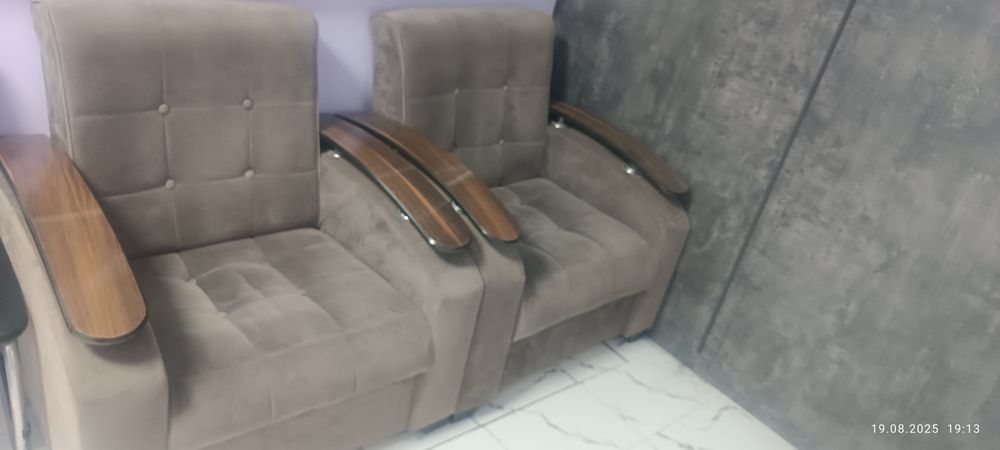 Продается мягкий уголок и диван с 2 креслами