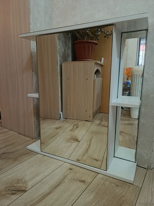 Продам шкаф-зеркало для ванной