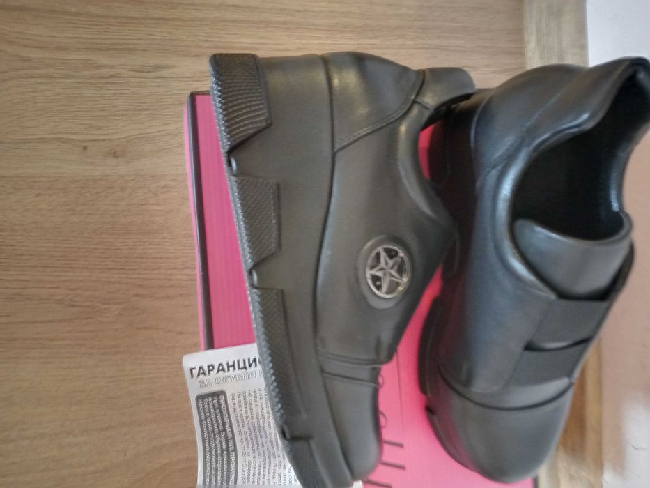 Дамски обувки, спортни боти. Естествена кожа