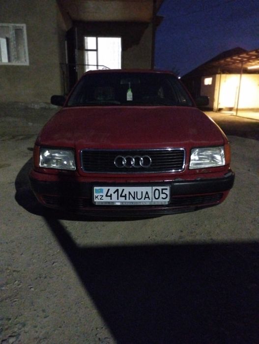 Ауди (100) 2.3  қызыл