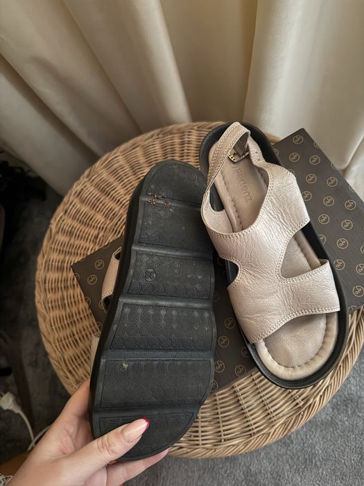 Sandale cu bareta, foarte usoare, din piele ferlenz