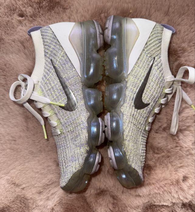 Маратонки  “Nike”.