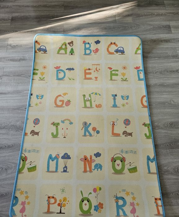 Covoras de educativ cu doua fețe
