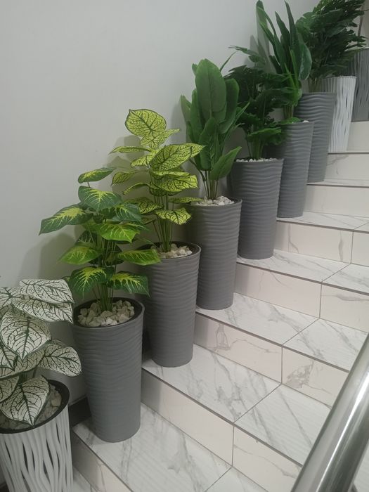 Suniy gullar va daraxtlar.