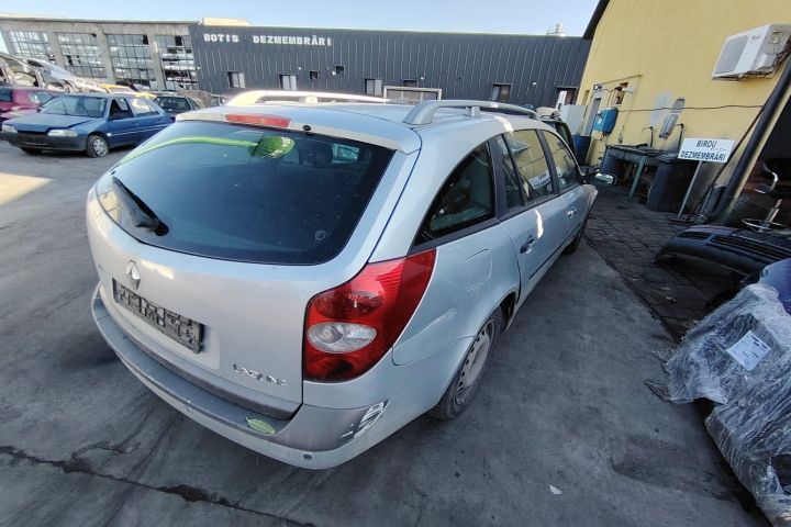 Bara fata Renault Laguna 2002 1.9 DCi MT (120 hp)