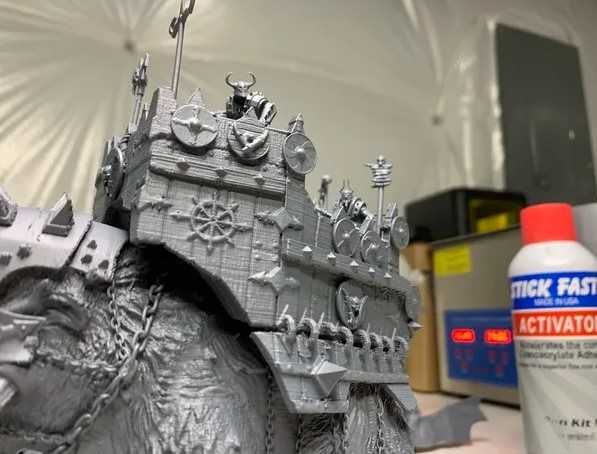 Mamut si soldati pentru Warhammer Wargaming