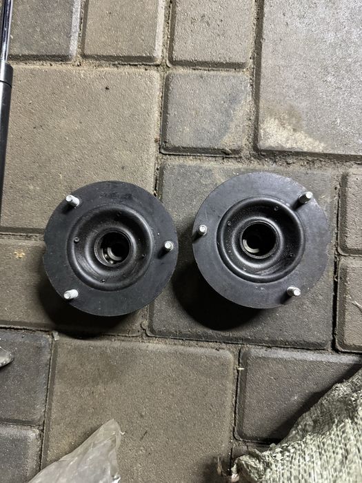 Чашка передние от BMW 525/E34  оригинал ELASTMETALL  131 572