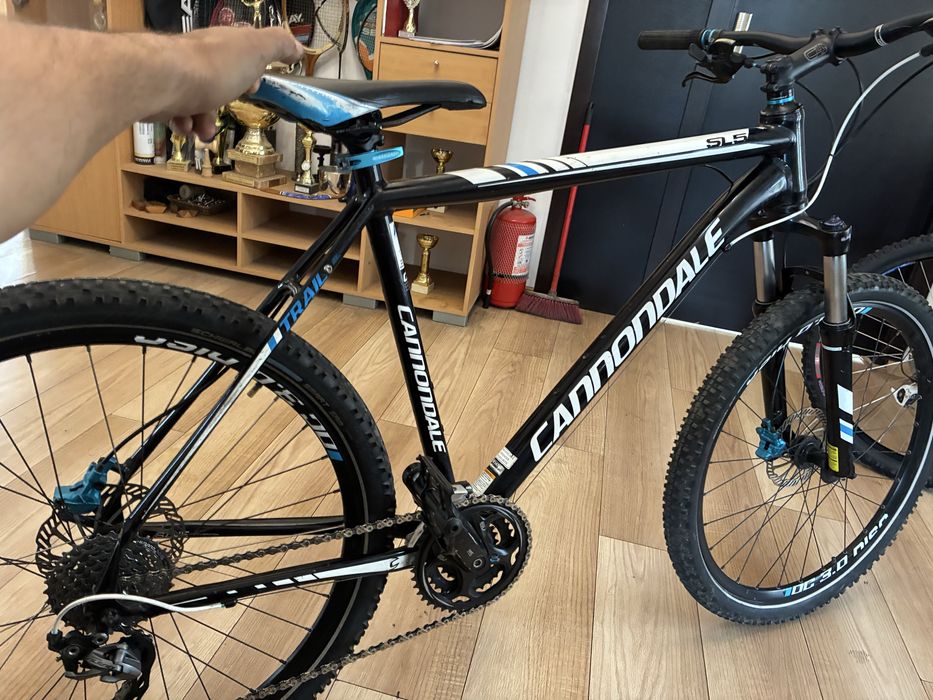 Vand doua bicivlete Cannodale si Scott