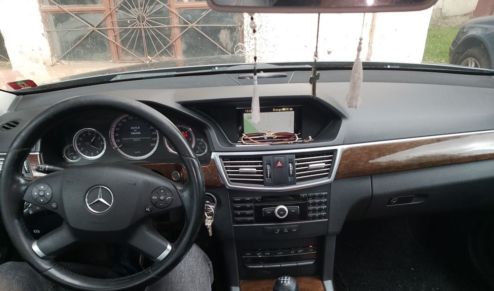 MERCEDES-BENZ E-Class 2011 — imagine 5