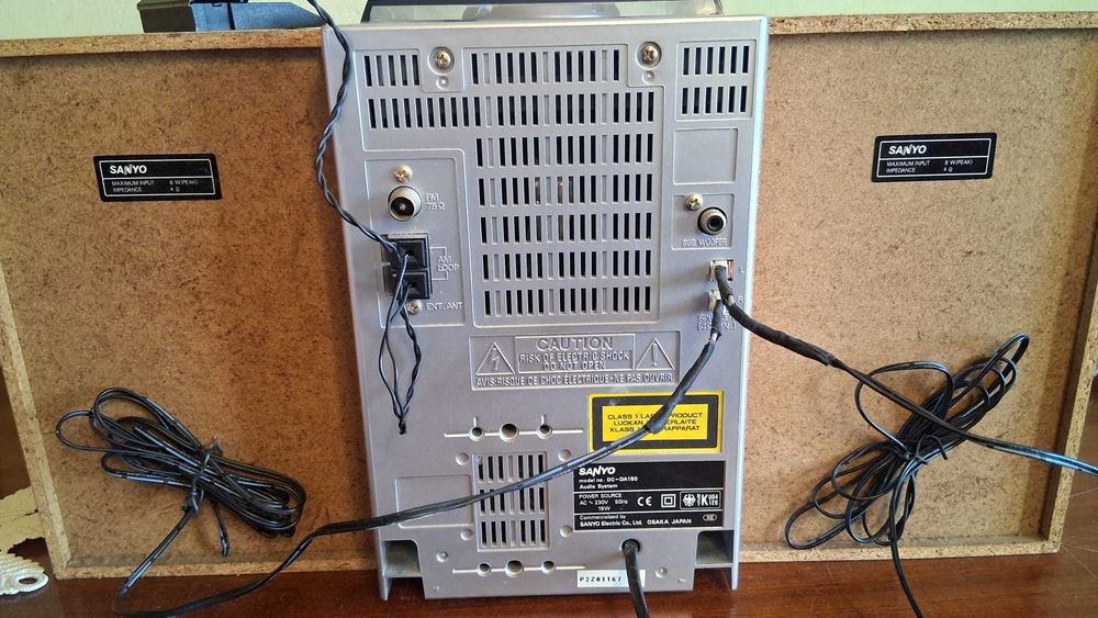 Mini sistem audio cu CD si 2 boxe Sanyo cu telecomanda